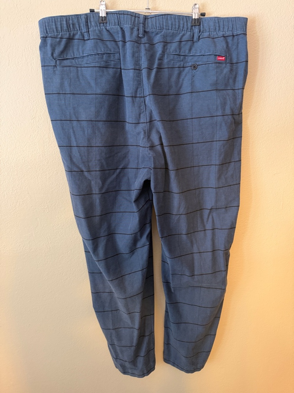Levi’s Men's Blue Plaid Casual Chino Pants - Picture 2 of 5